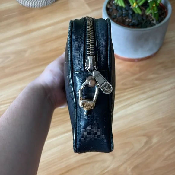 ⚡️MCM⚡️ Visetos vintage black clutch/pouch/everyday bag (wristlet no strap) - Picture 3 of 16